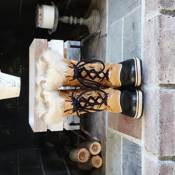 Size 8.5 Sorel Winter Boots - Picture 4 of 4